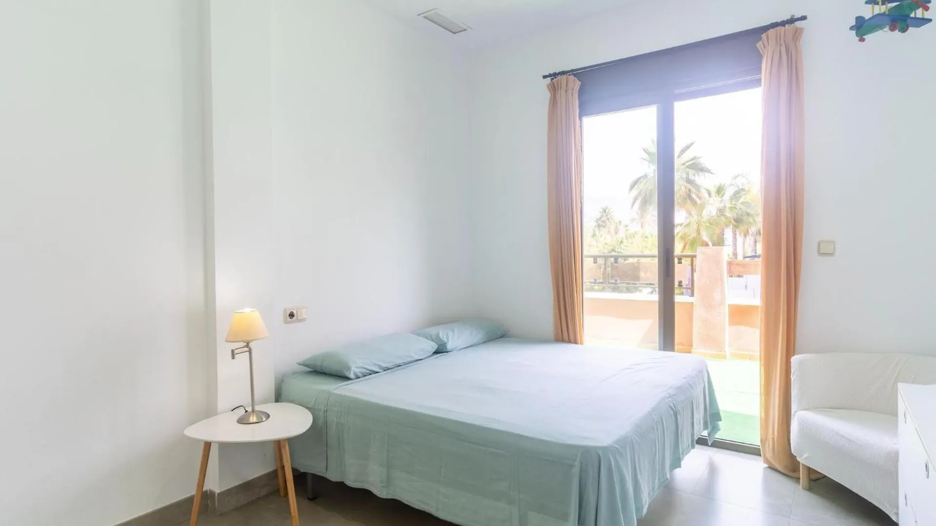 Spacious Apartment With 2 Large Terraces Motril