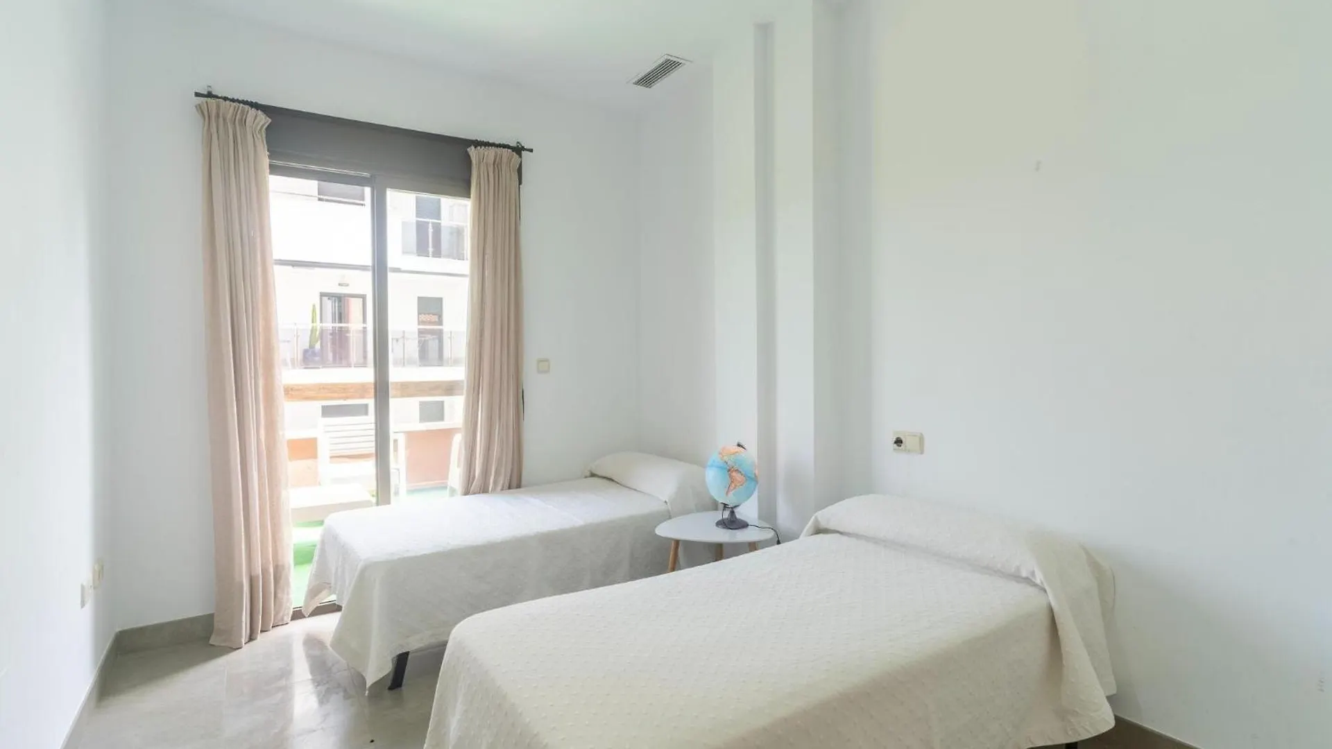 Spacious Apartment With 2 Large Terraces Motril