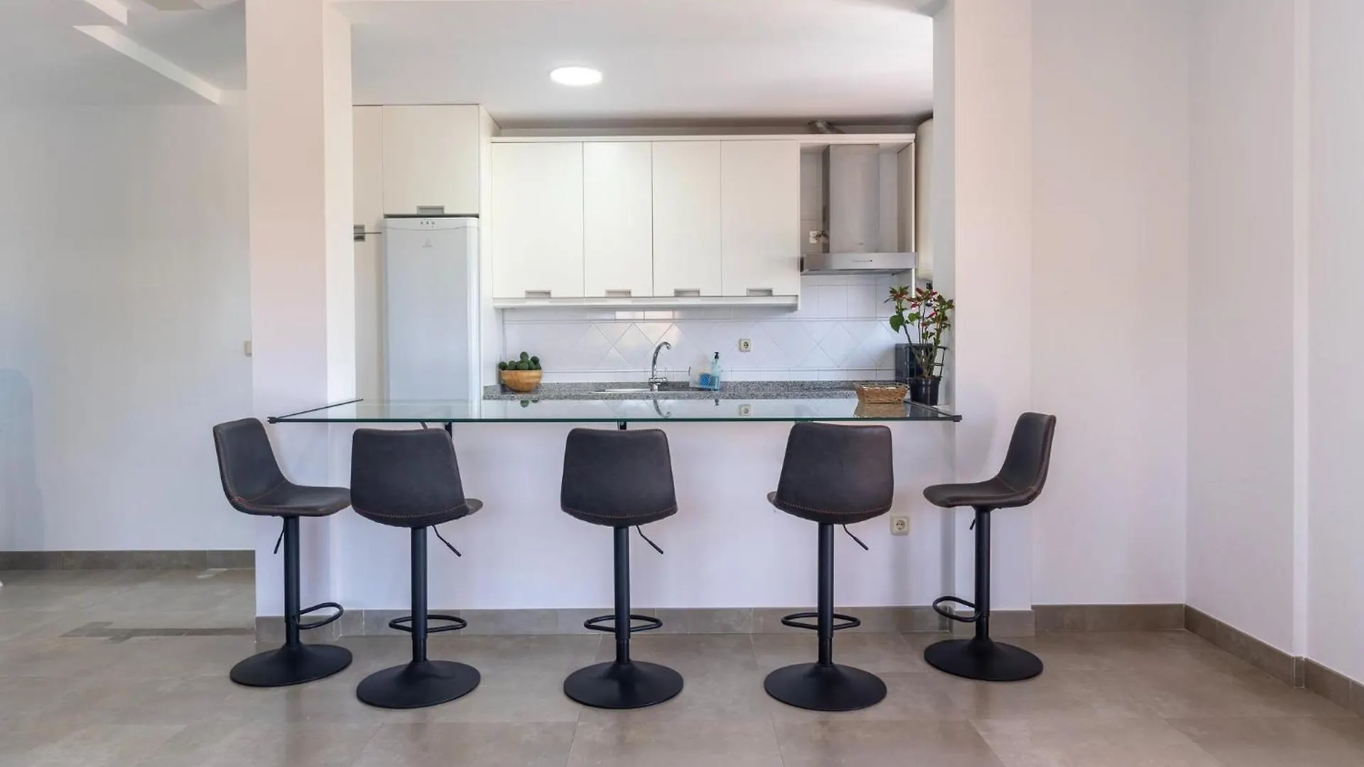 Spacious Apartment With 2 Large Terraces Motril