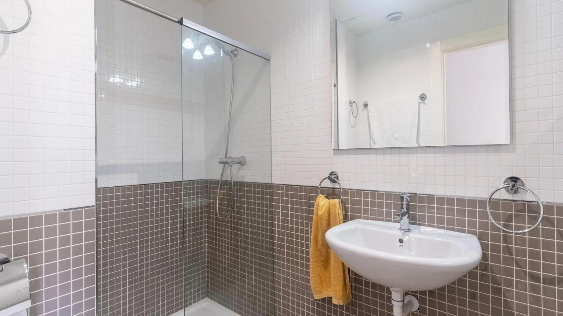 Spacious Apartment With 2 Large Terraces Motril